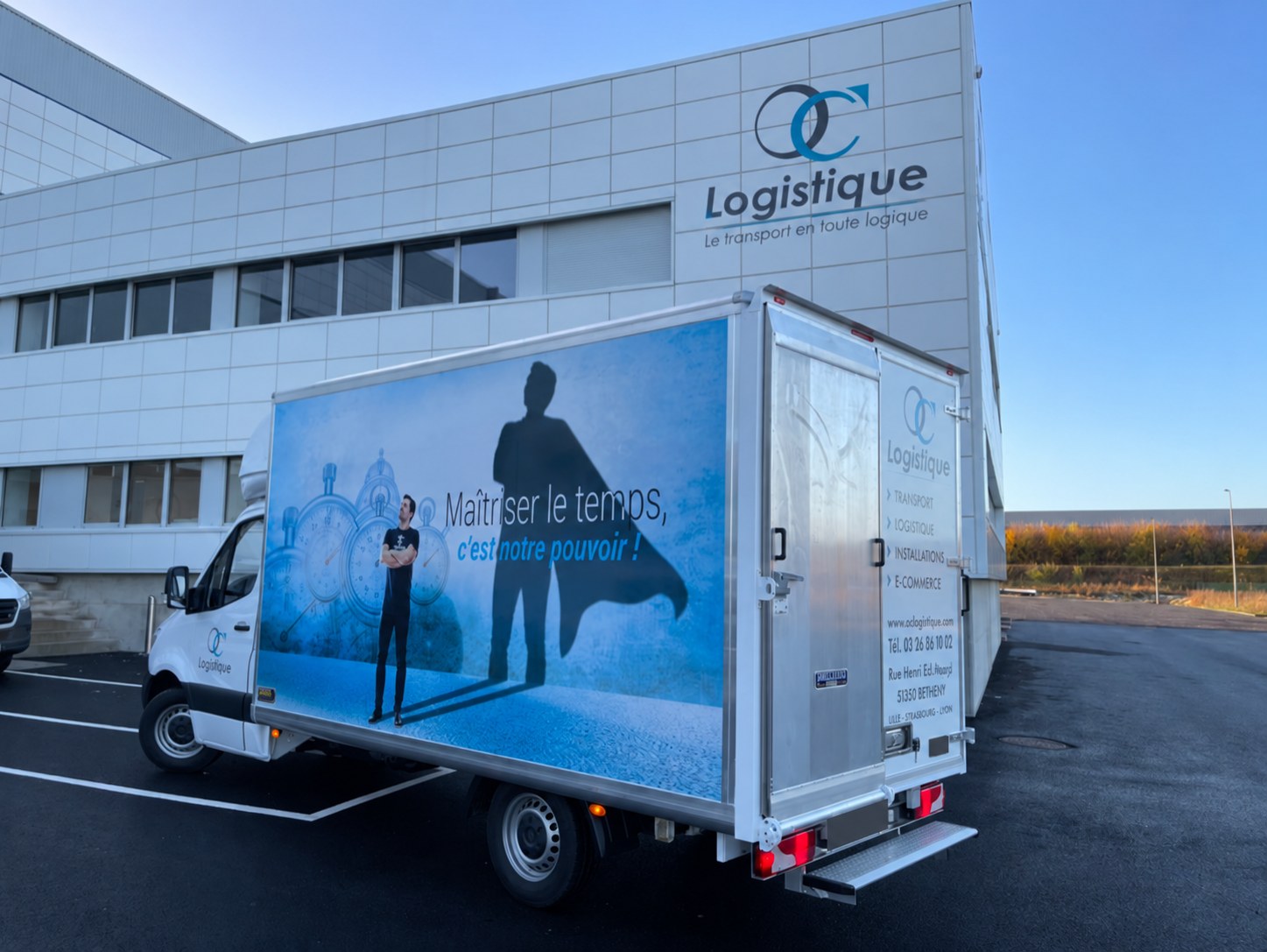 Véhicule OC LOGISTIQUE au départ